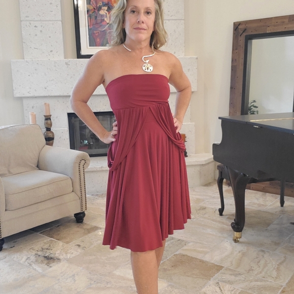 Dark red stretchy White House Black Market convertable top - Picture 9 of 10